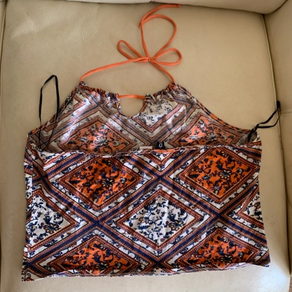 FASHIONABLE HALTER TOP - Picture 2 of 2